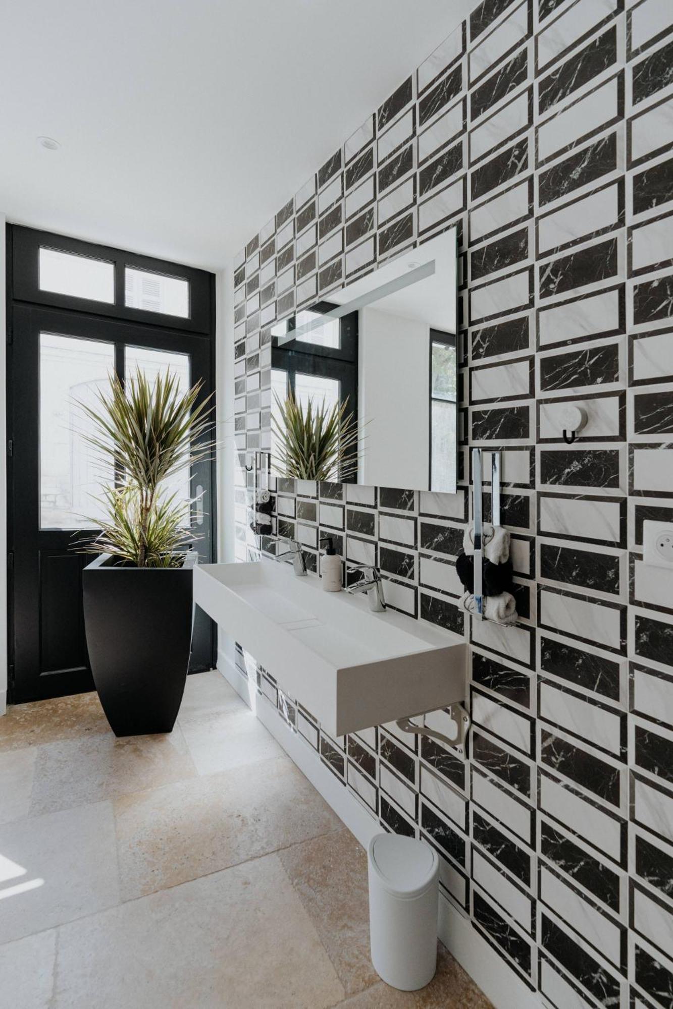 The Originals Boutique, Hotel Le George , لوش المظهر الخارجي الصورة
