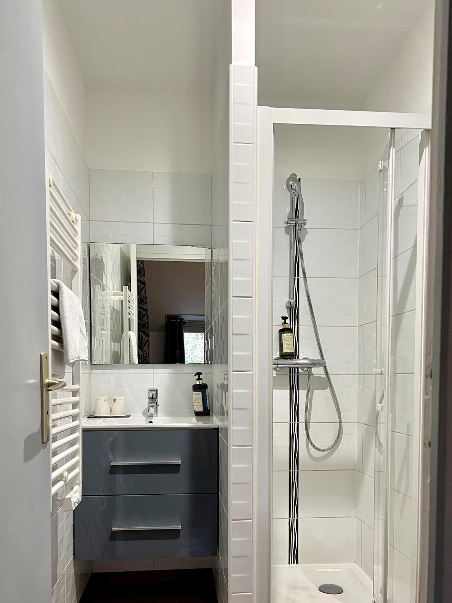 The Originals Boutique, Hotel Le George , لوش المظهر الخارجي الصورة