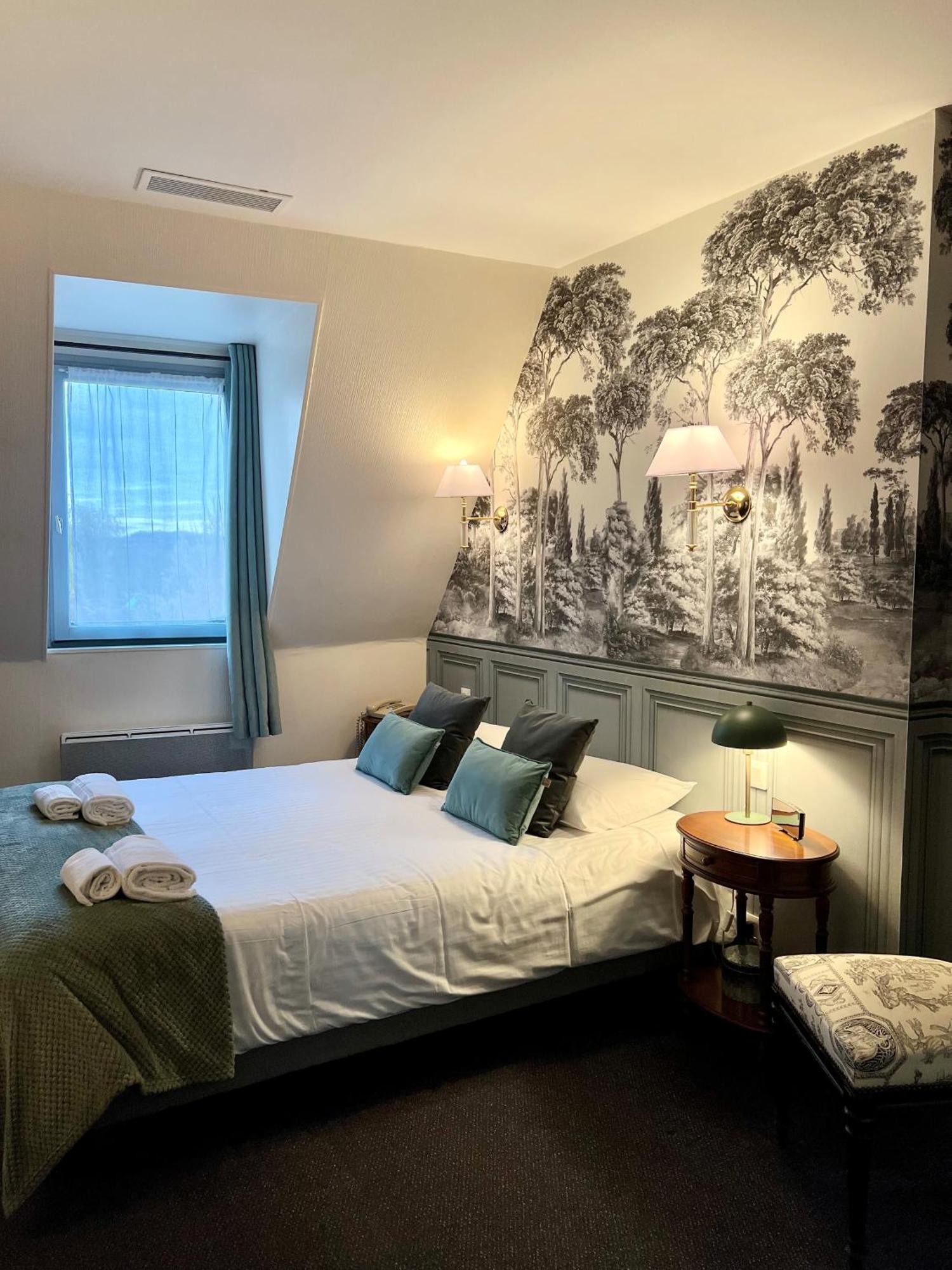 The Originals Boutique, Hotel Le George , لوش المظهر الخارجي الصورة