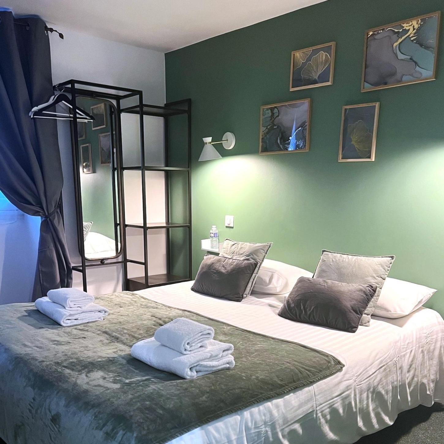 The Originals Boutique, Hotel Le George , لوش المظهر الخارجي الصورة